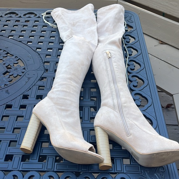 High heels open toe boots - best for someone size 8. - Picture 3 of 10